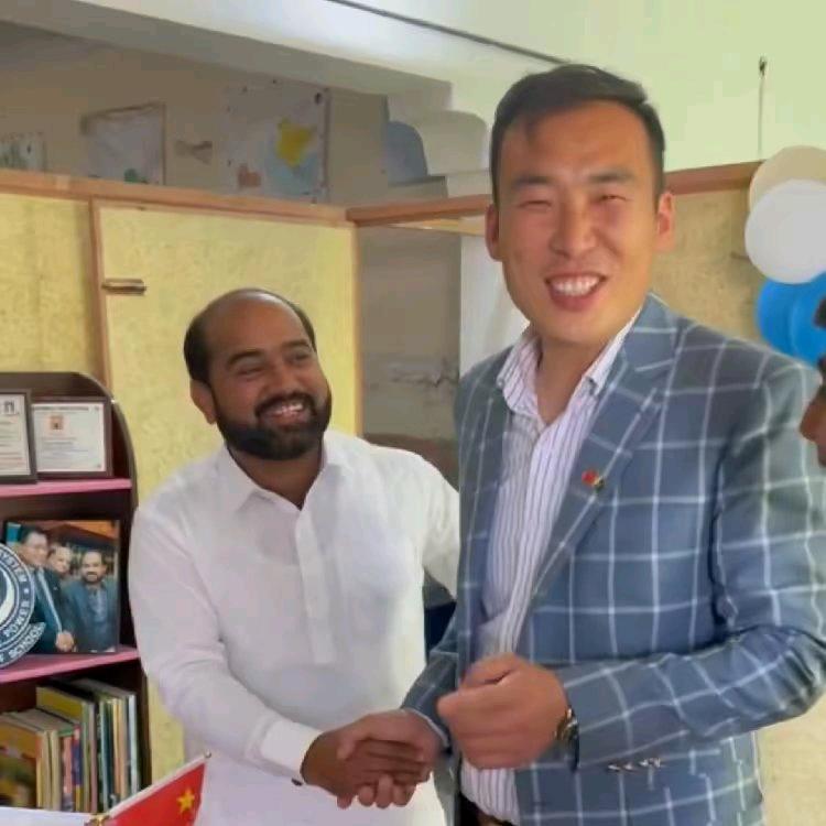巴铁小飞星光村