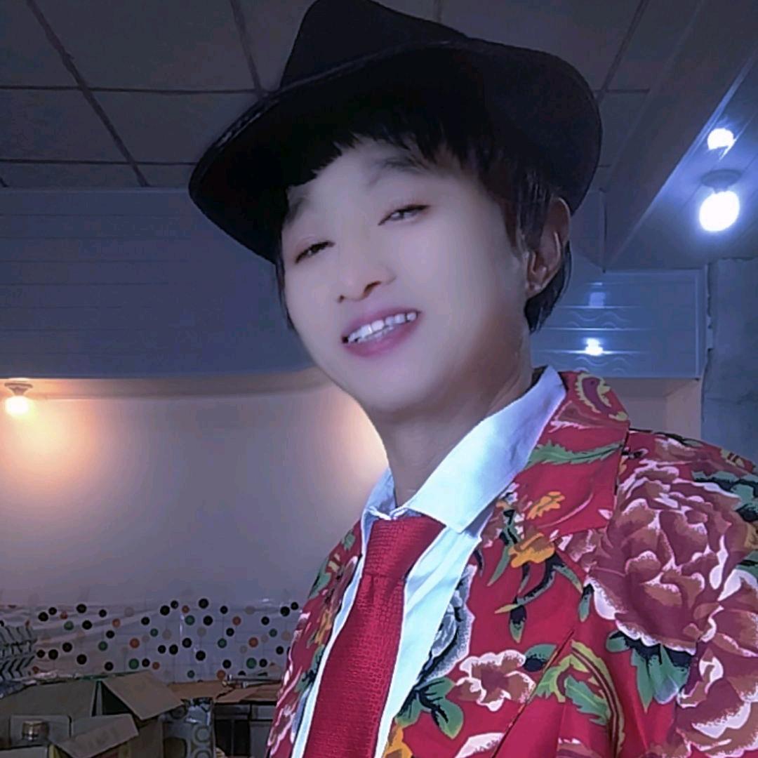 张艺大表哥