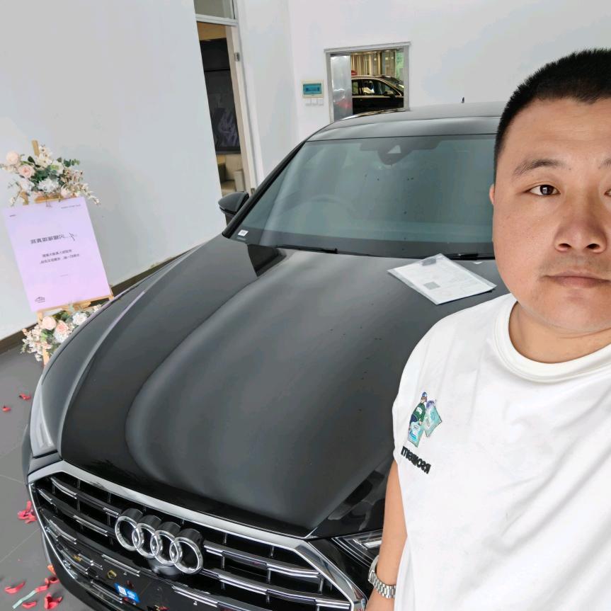 路边蹲一狼