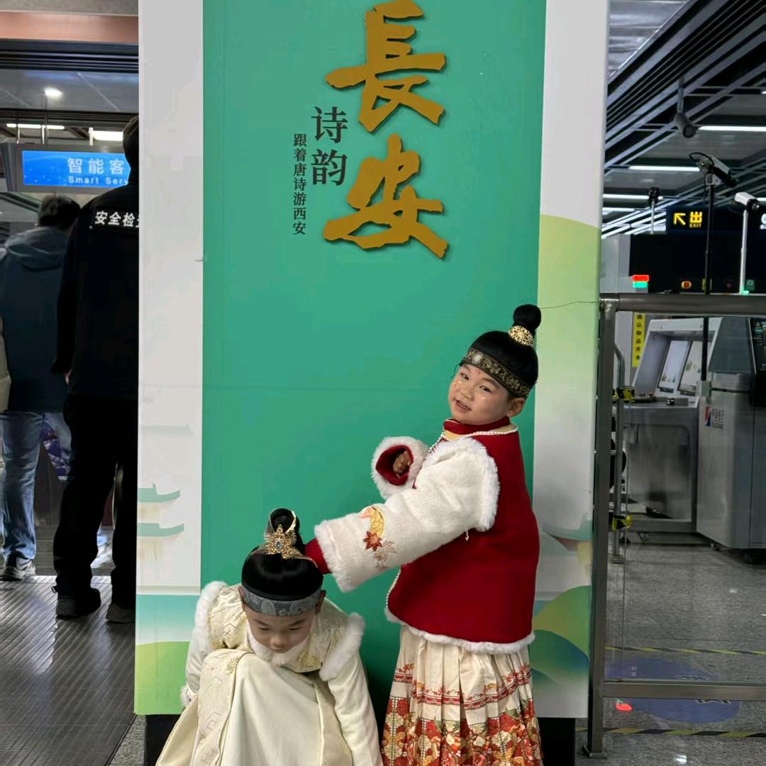 是洛洛