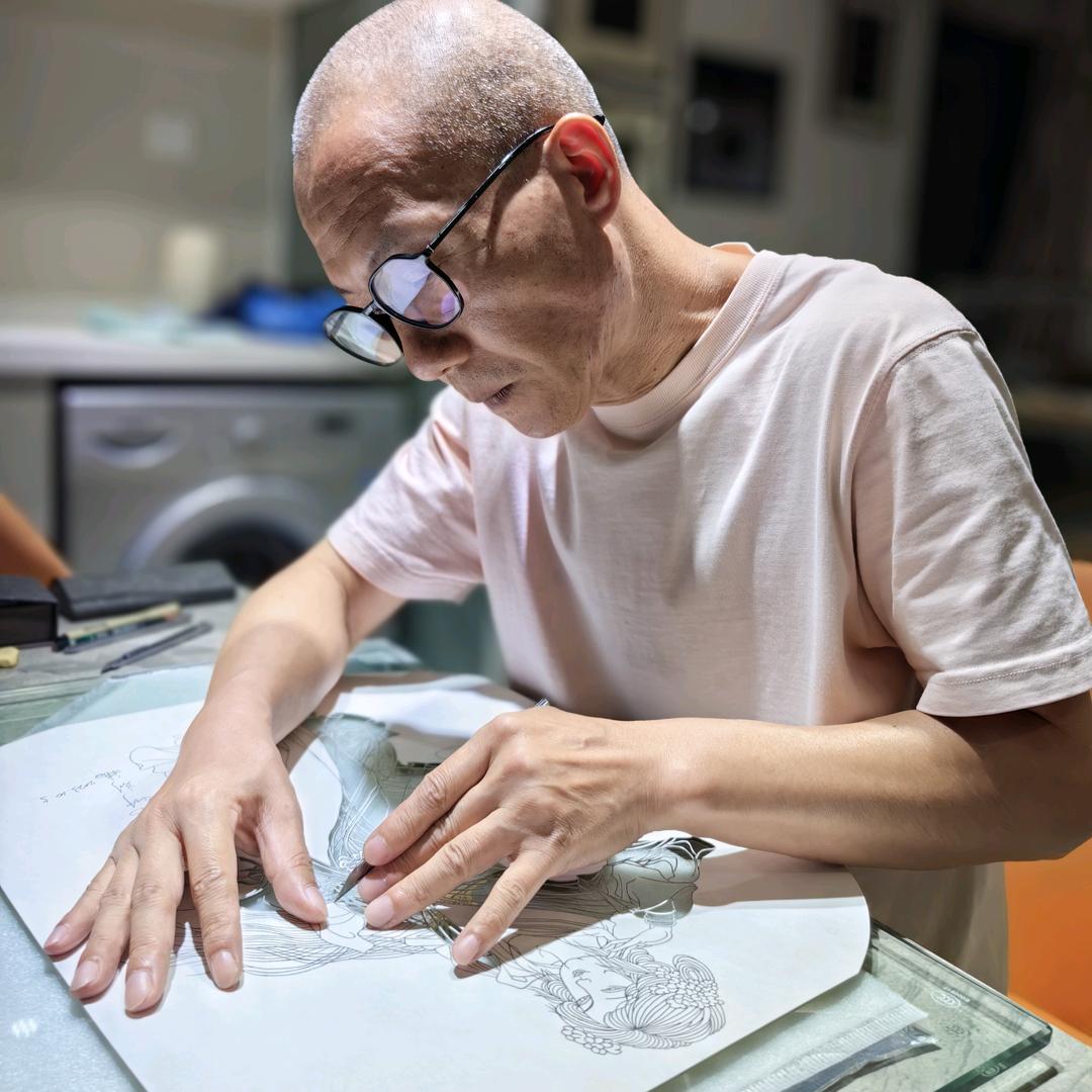 老陈头爱刻纸