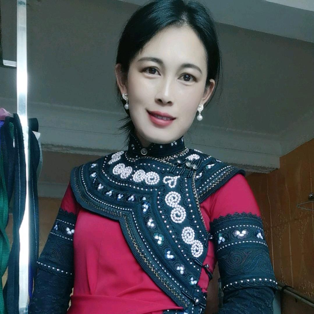 小马家民族服饰兼生态茶