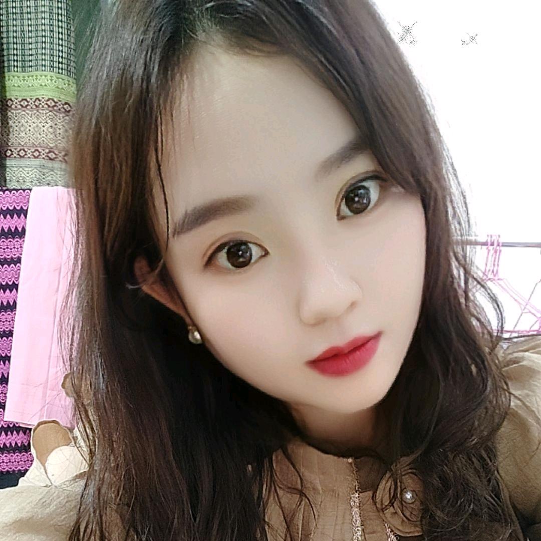 王华。