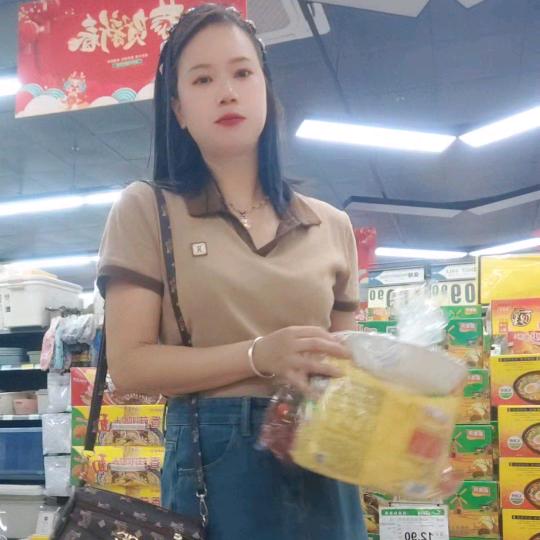 扣肉妹亚平