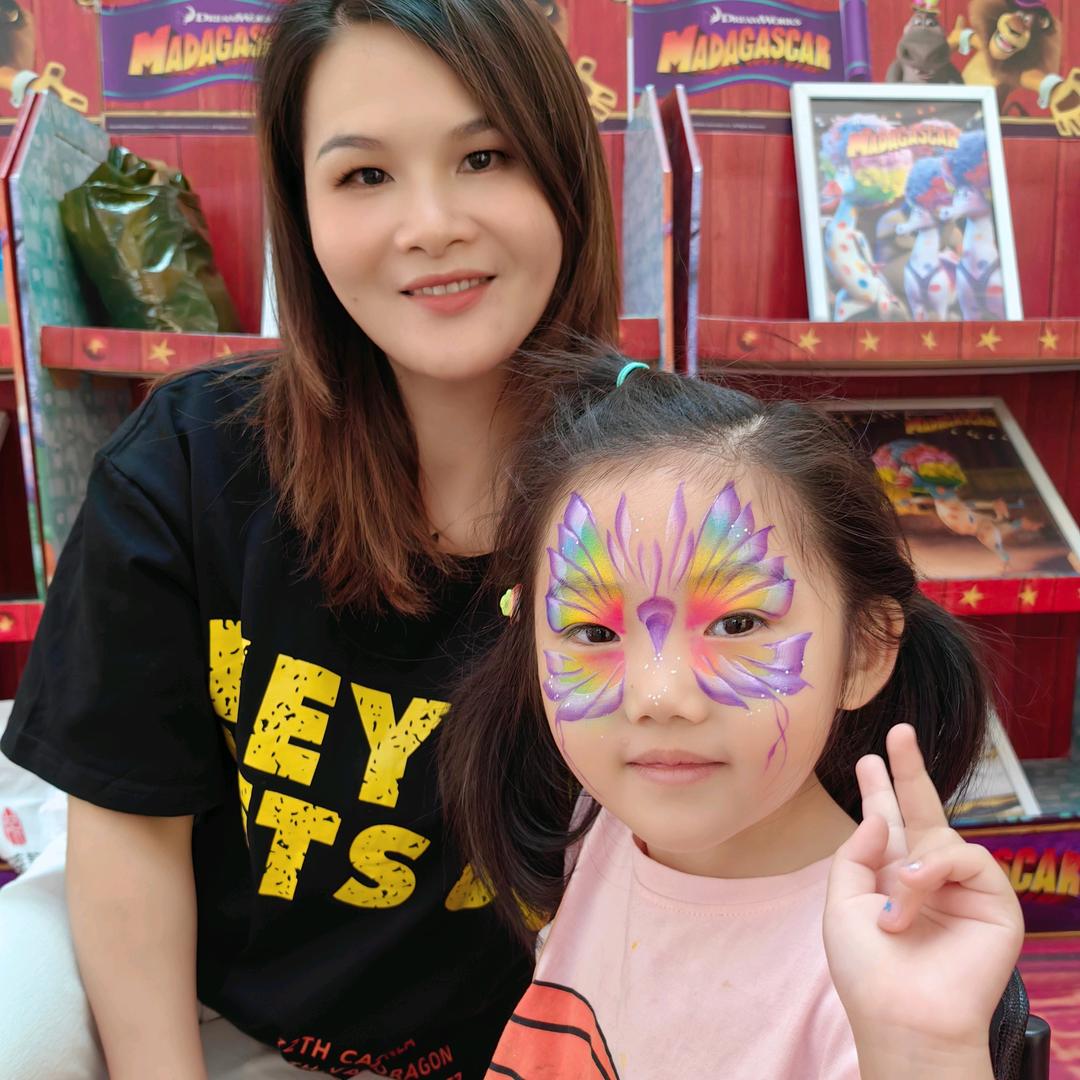 梅梅爱彩绘