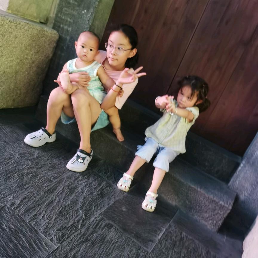 小哭包。
