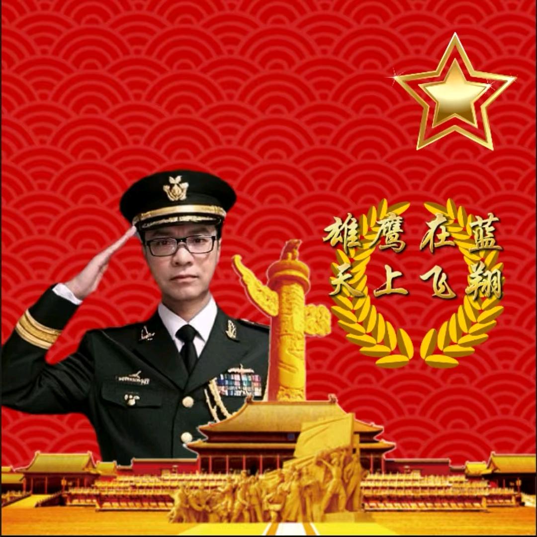 雄鹰在蓝天上飞翔