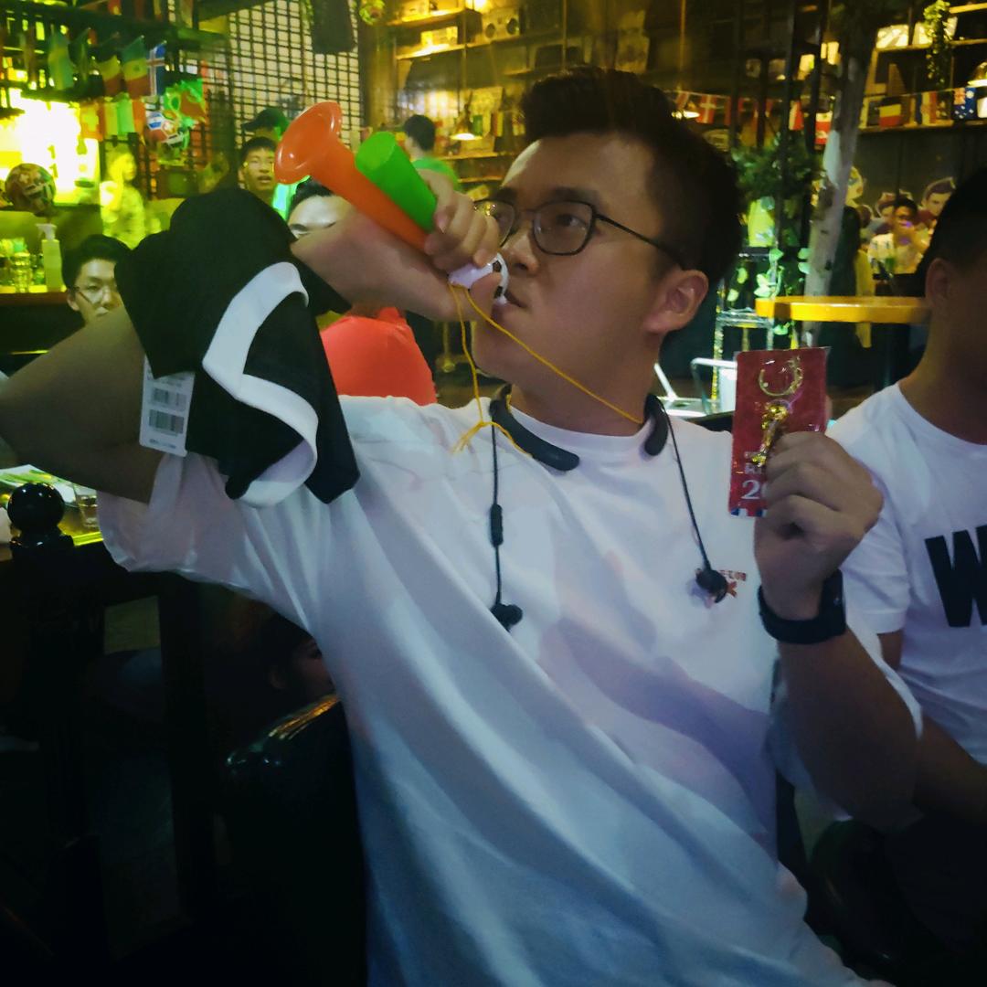 杨兵下班了