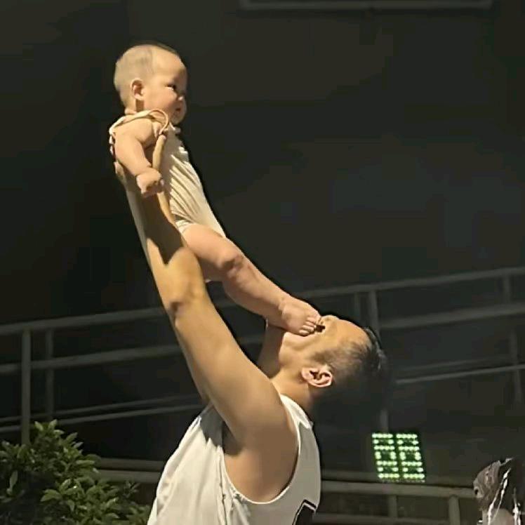 奕泽