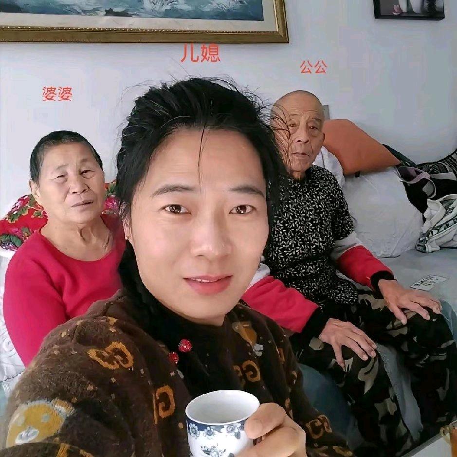滴姐小戚    (金子纸业企业号)开播