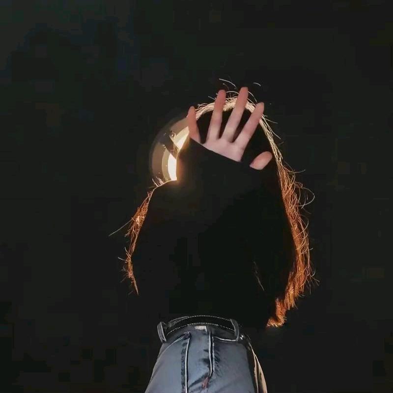 嫣然
