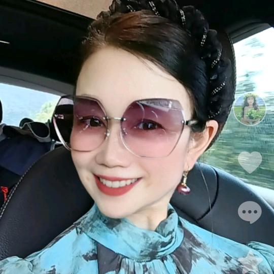 带雨的樱花