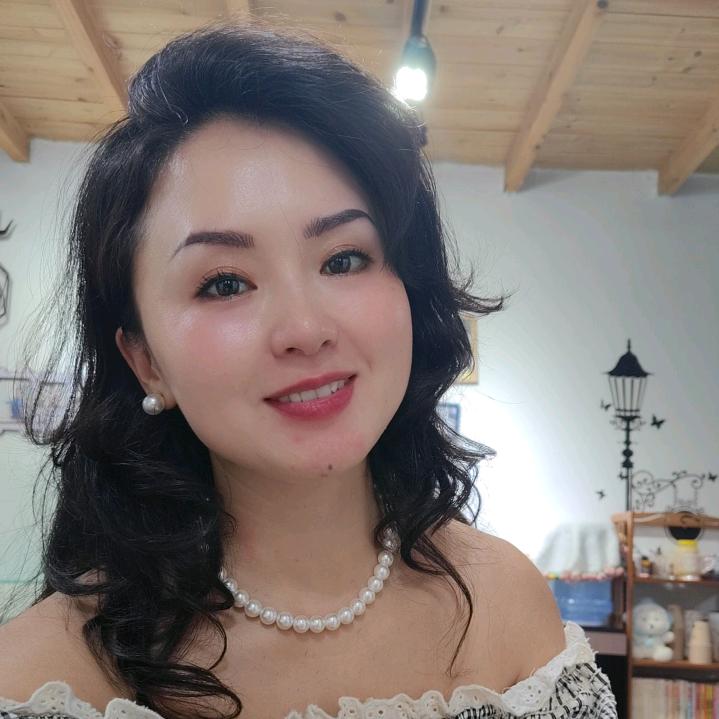 青藤上的丝瓜