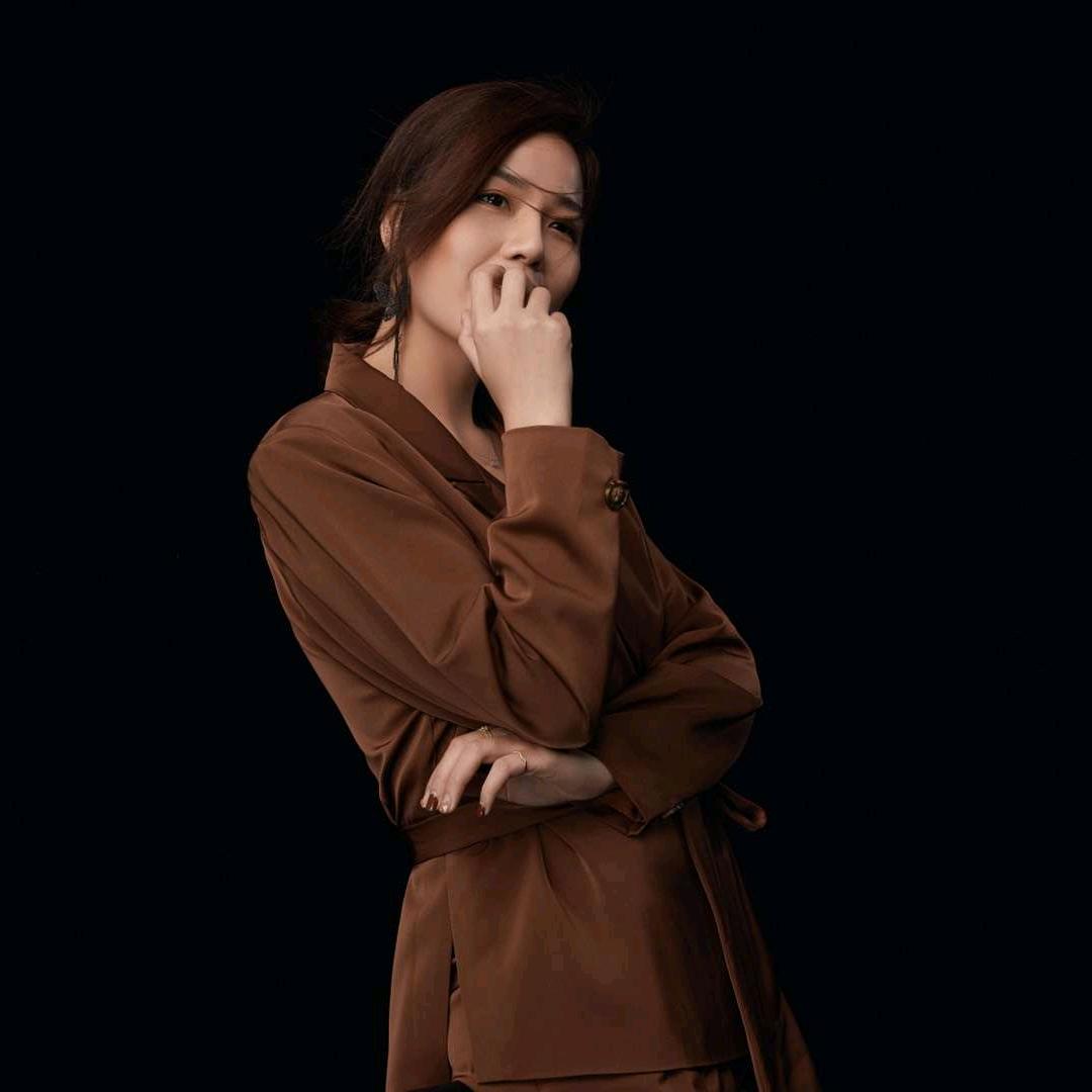 李哩哩小姐