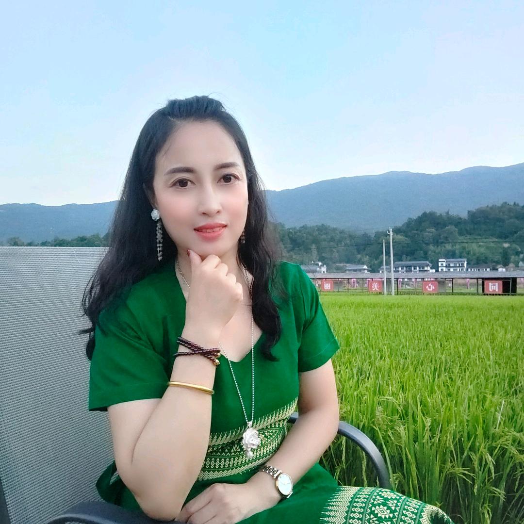 小芳🌴🌈🌸🌸🌷
