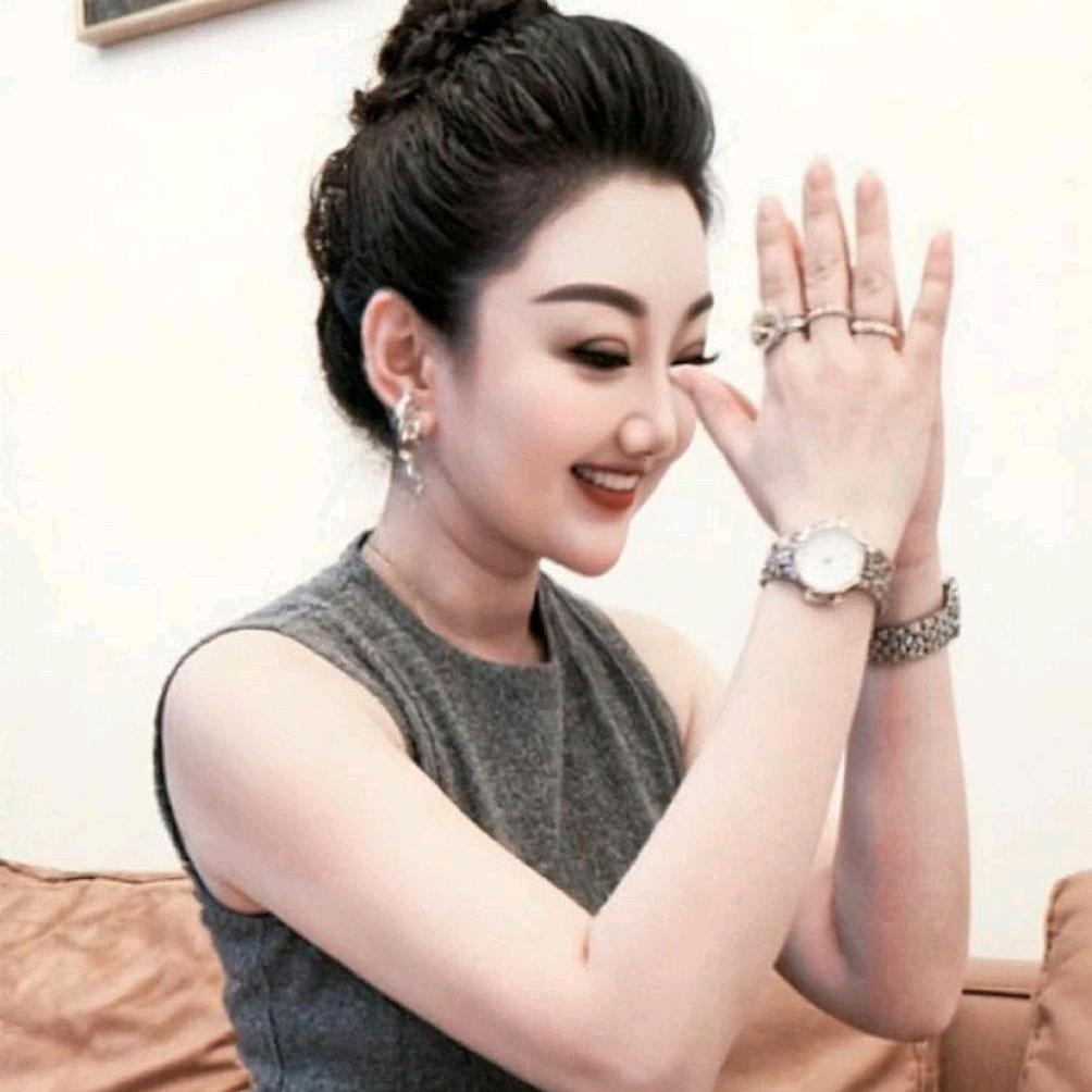 女子豪车队，王庄春草生态园