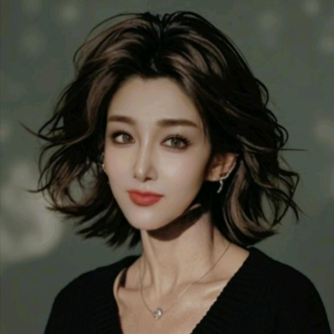 欧阳羽菲，服装设计师