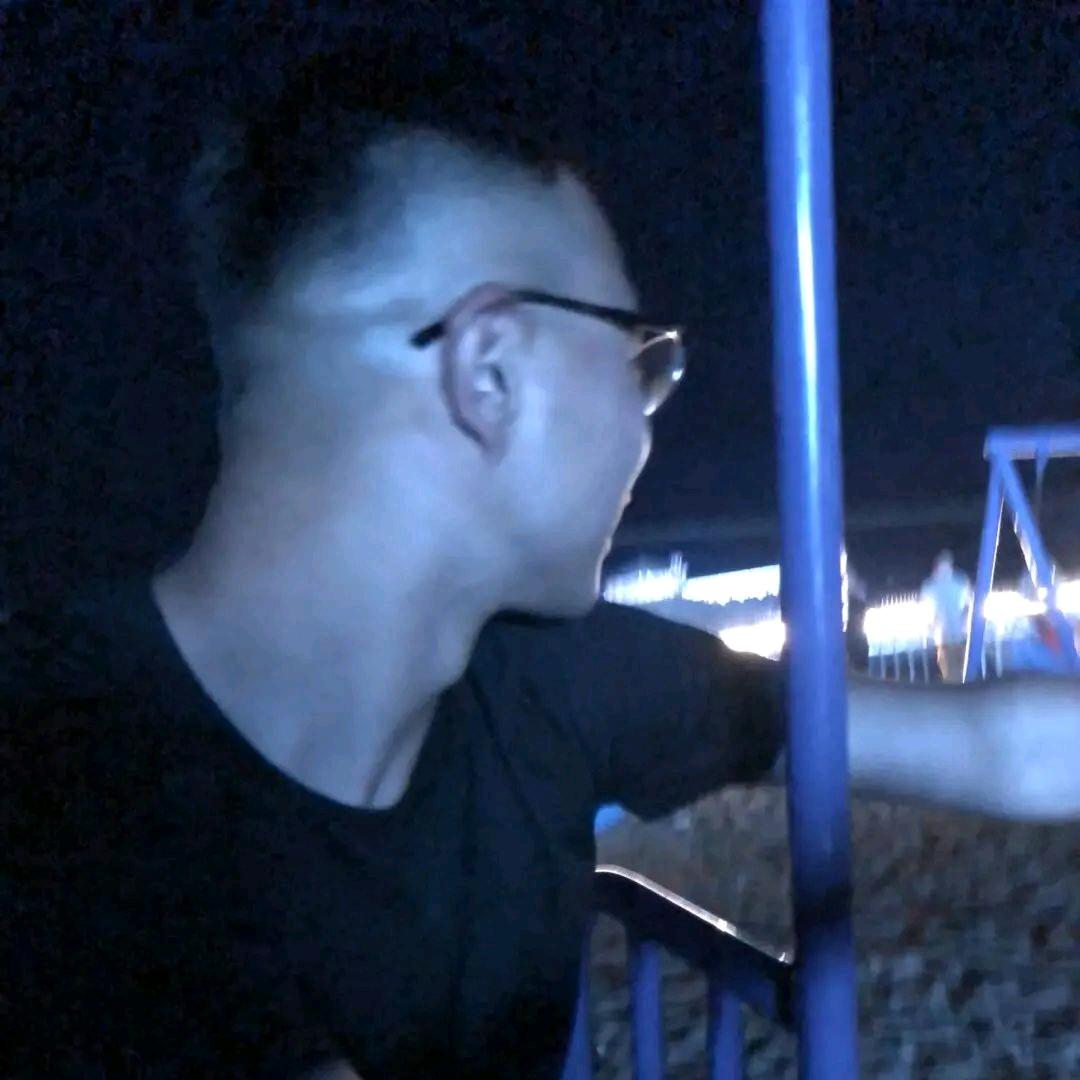 上善若水 厚德载物