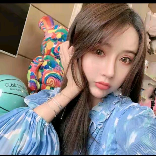 杨依姗（直播穿搭）