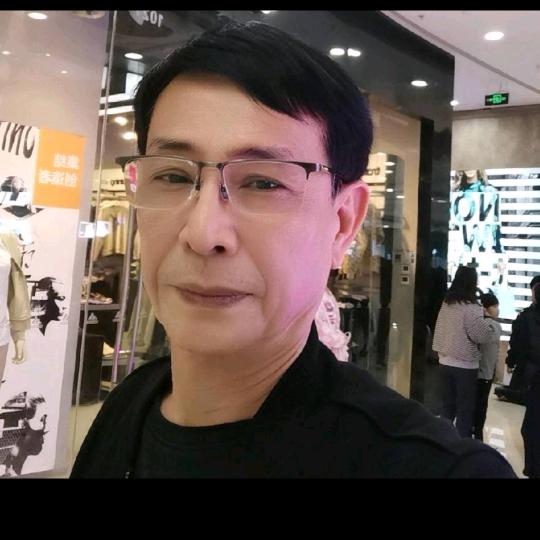 龙哥爱唱歌