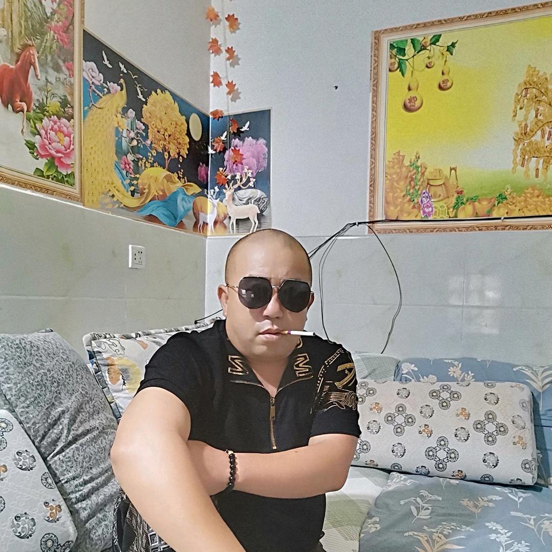 鹰哥厨队，