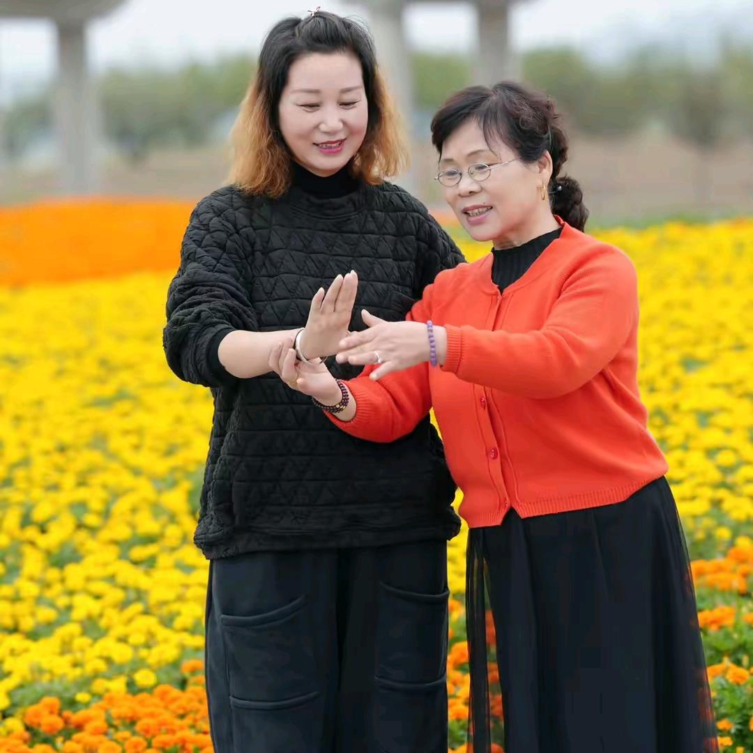 张小丫学唱戏