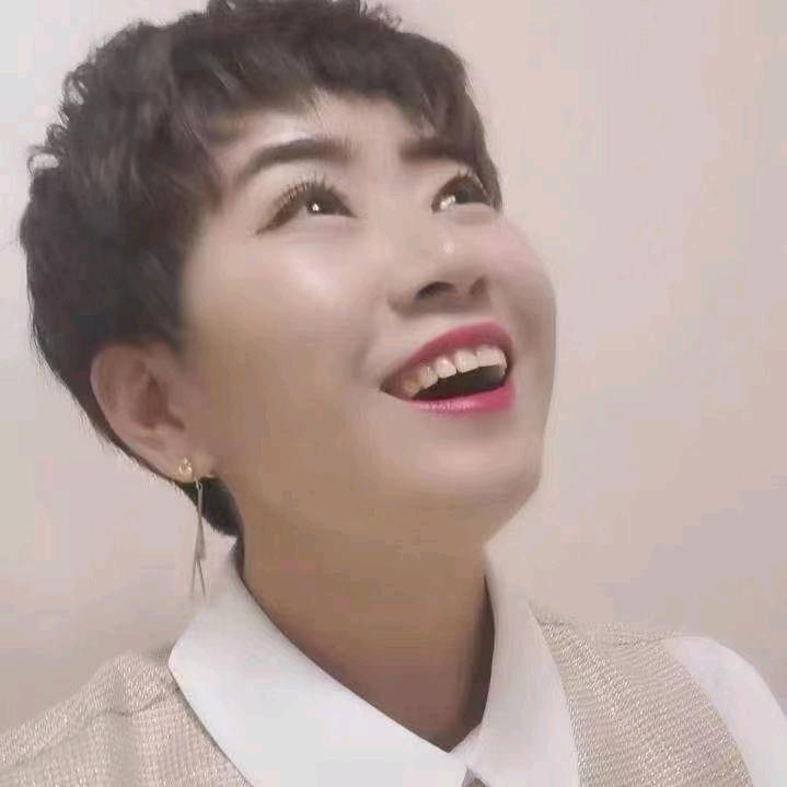 张亚琴（卖酒人）