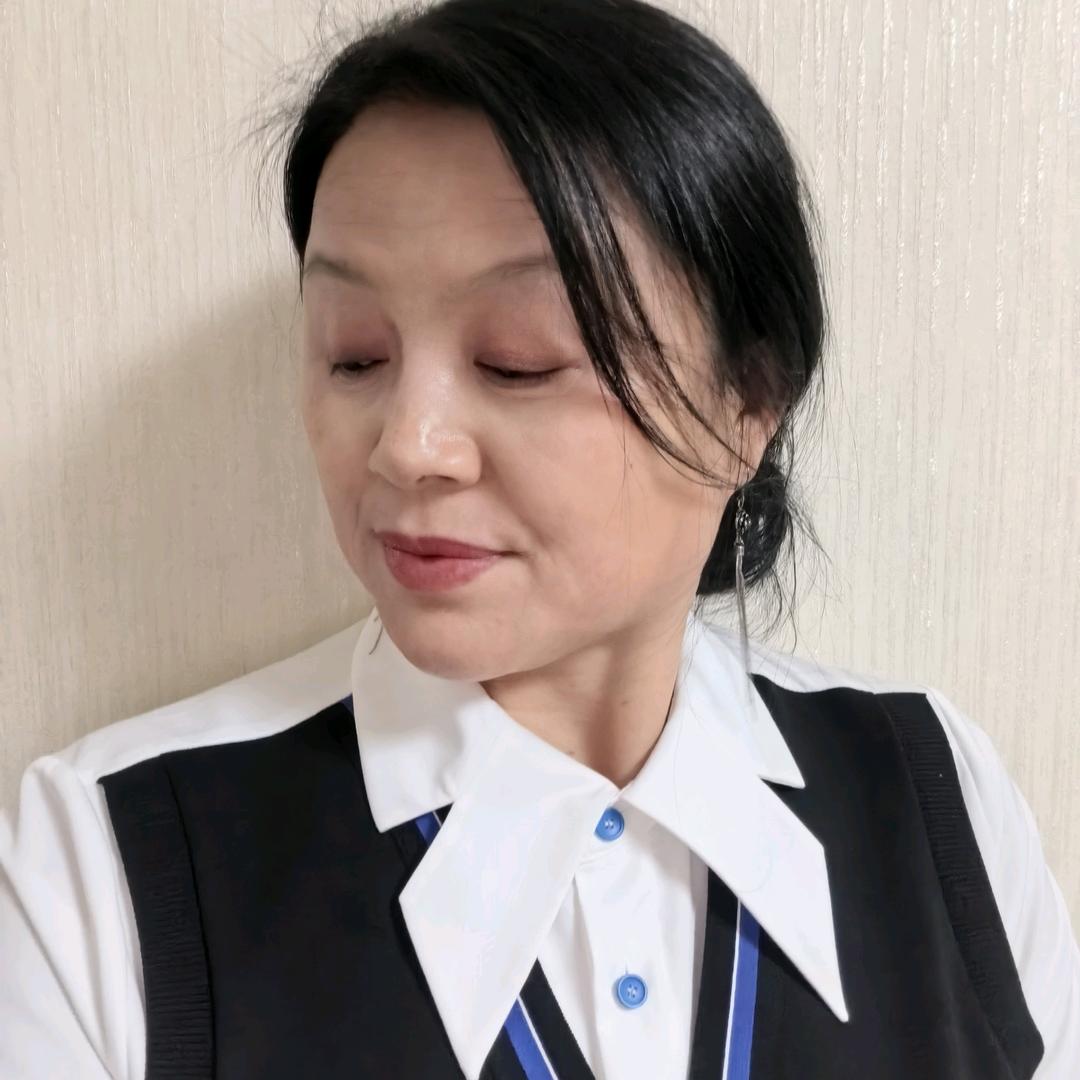 隔岸花香.