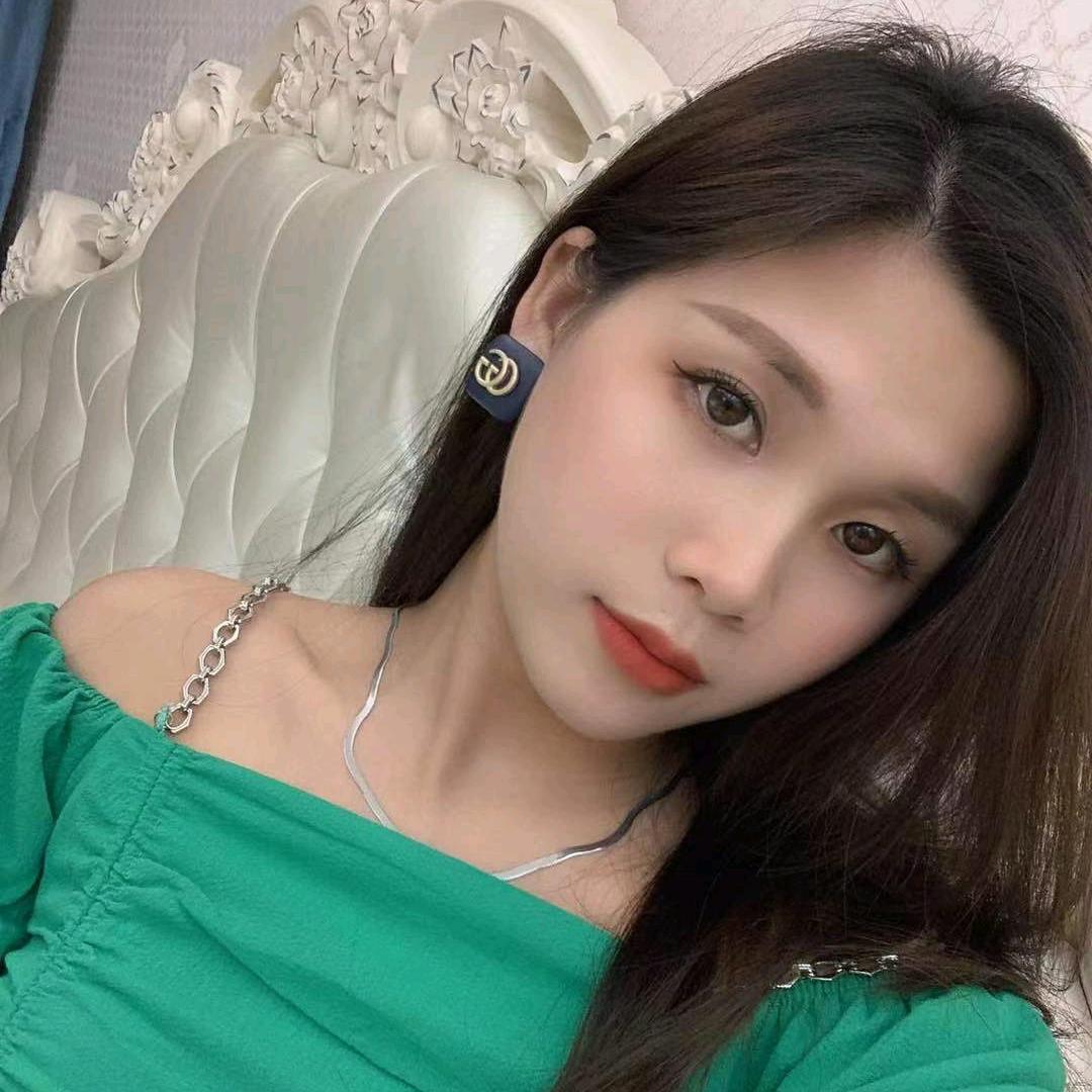 🌈格  四个女孩的妈妈