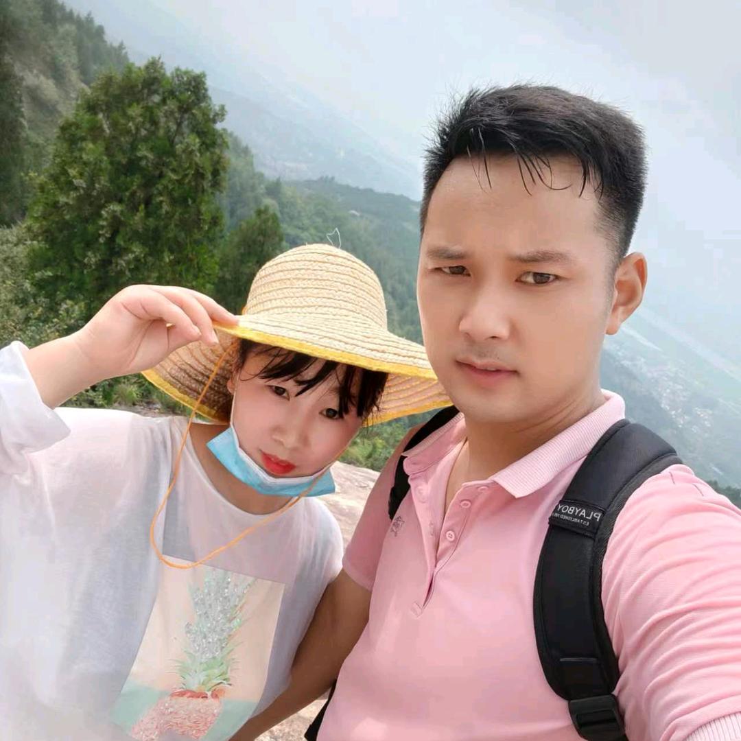 甜甜和小旺易闲中古鼎元府邸店
