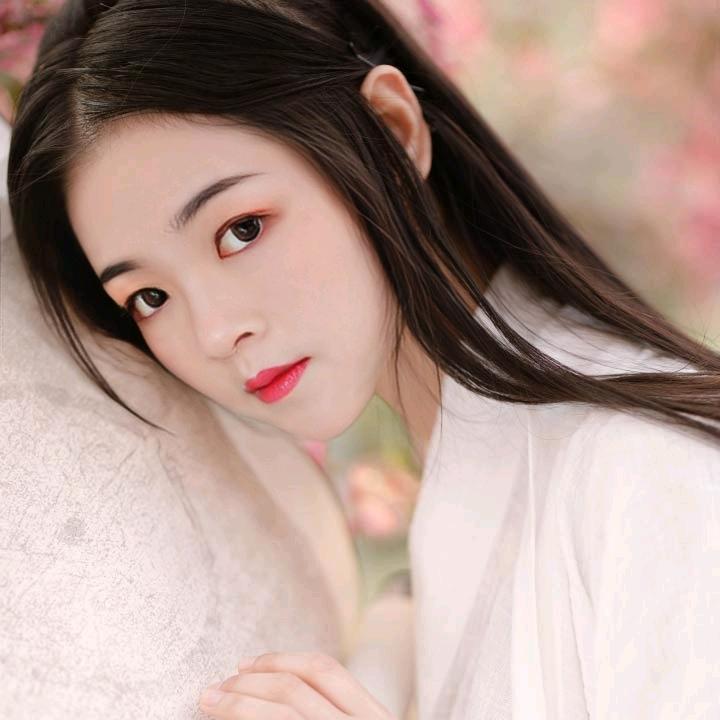 依依