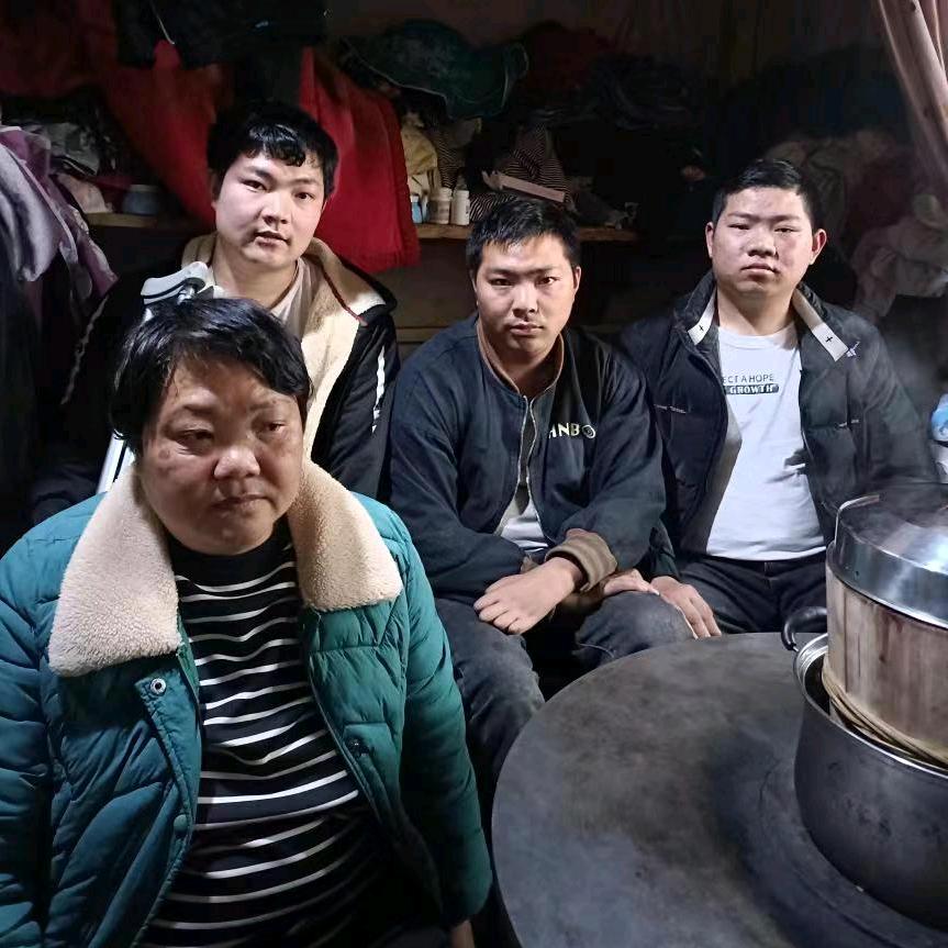 伟大的妈妈和励志三兄弟