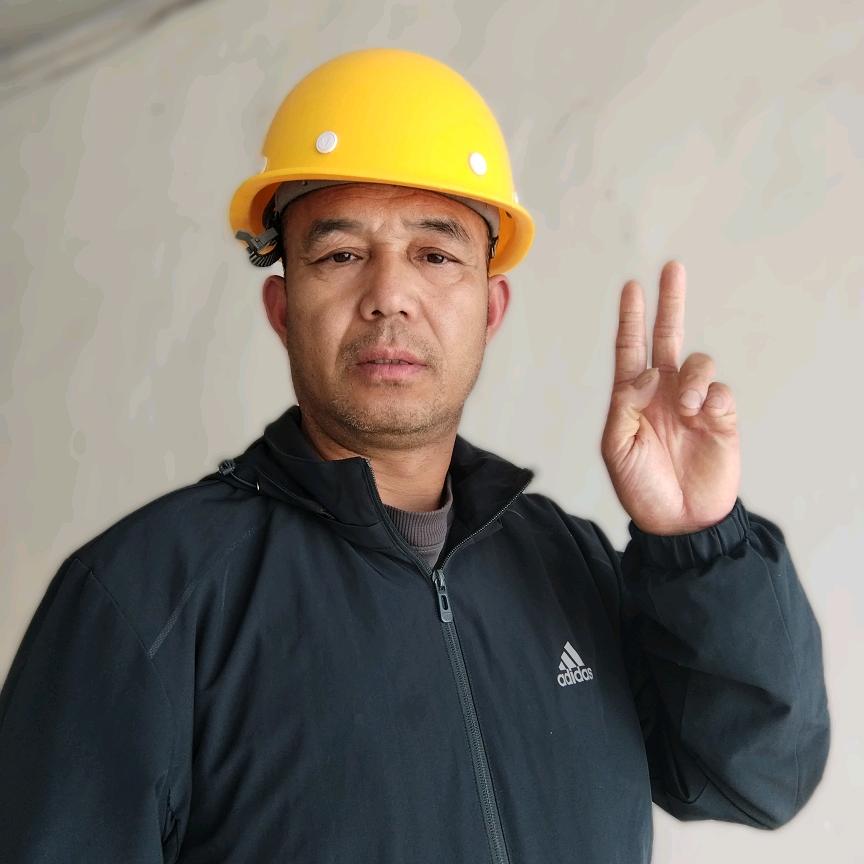 傻子哥。