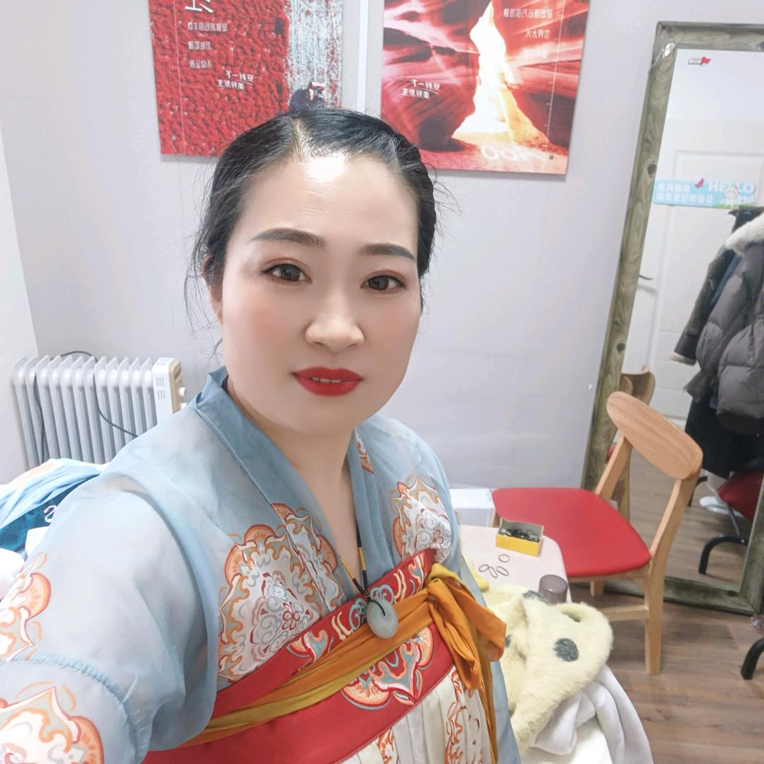 两个孩子单身妈妈听力不好
