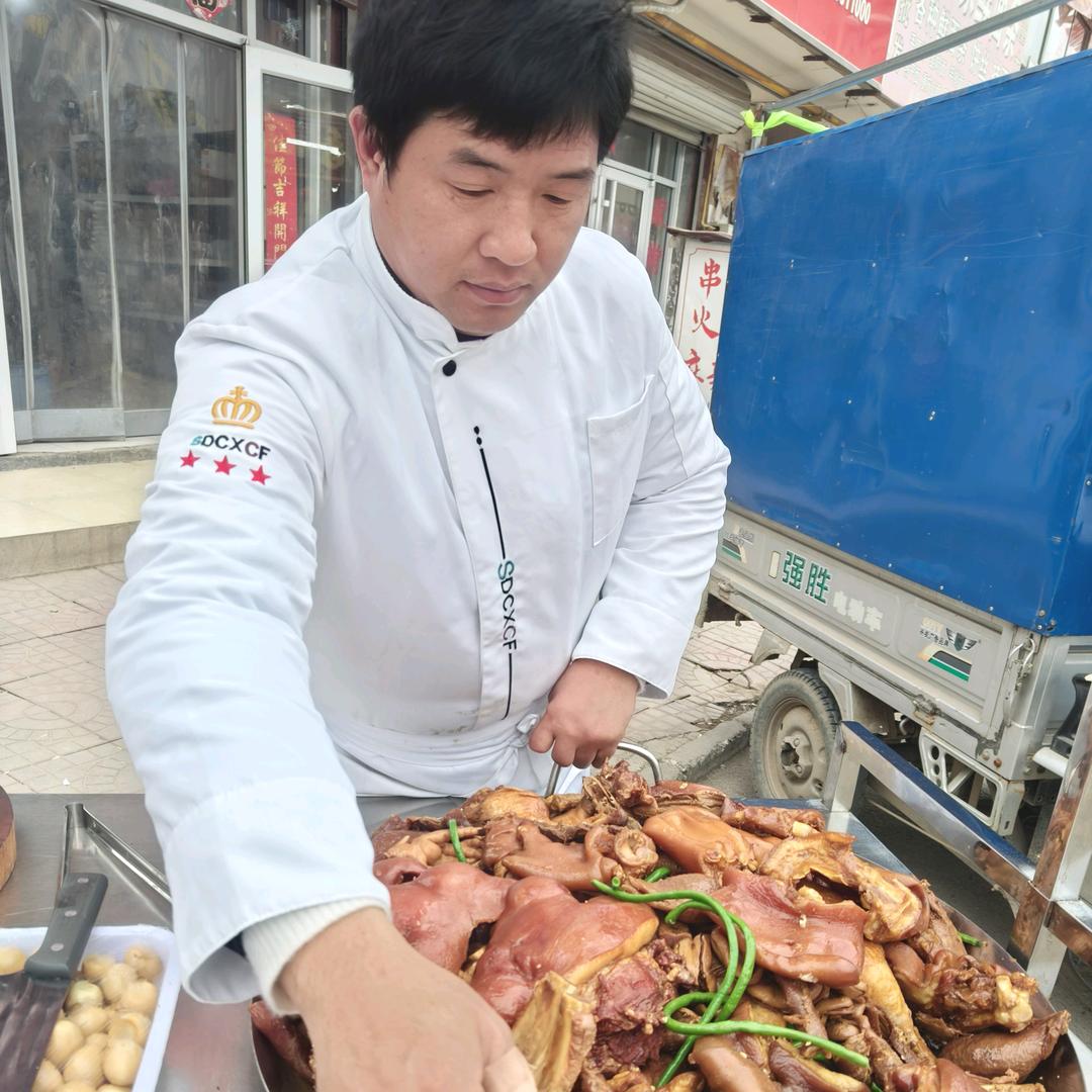 铜冶马龙大锅卤菜