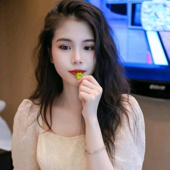 大眼妹爱吃