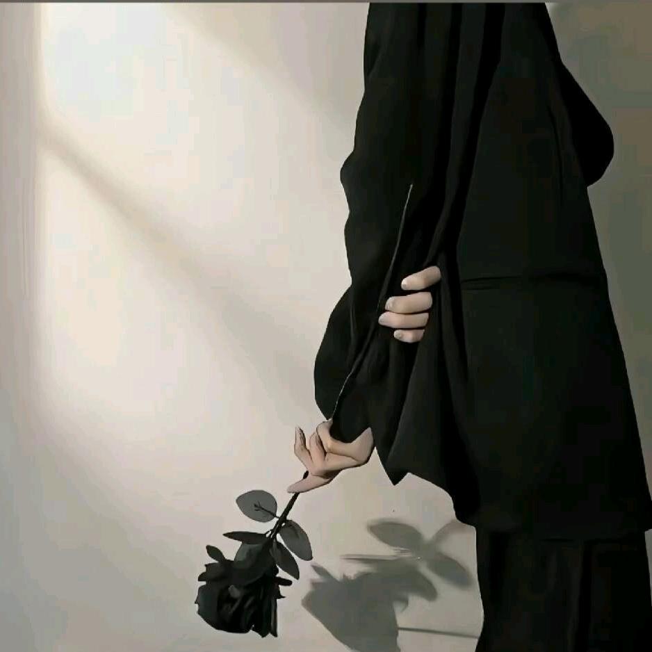 玫瑰藏于身后