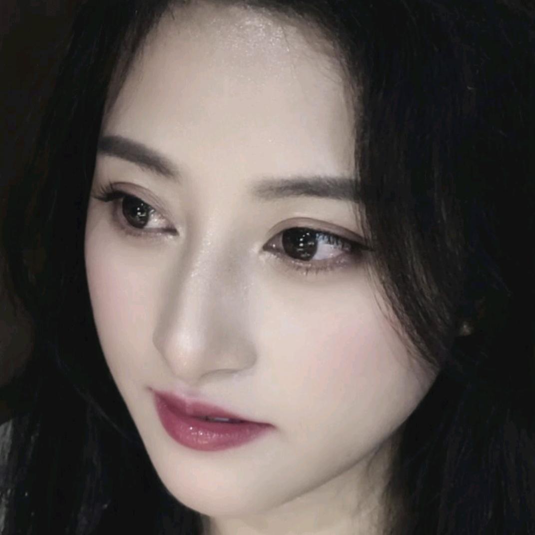 村里的姑娘