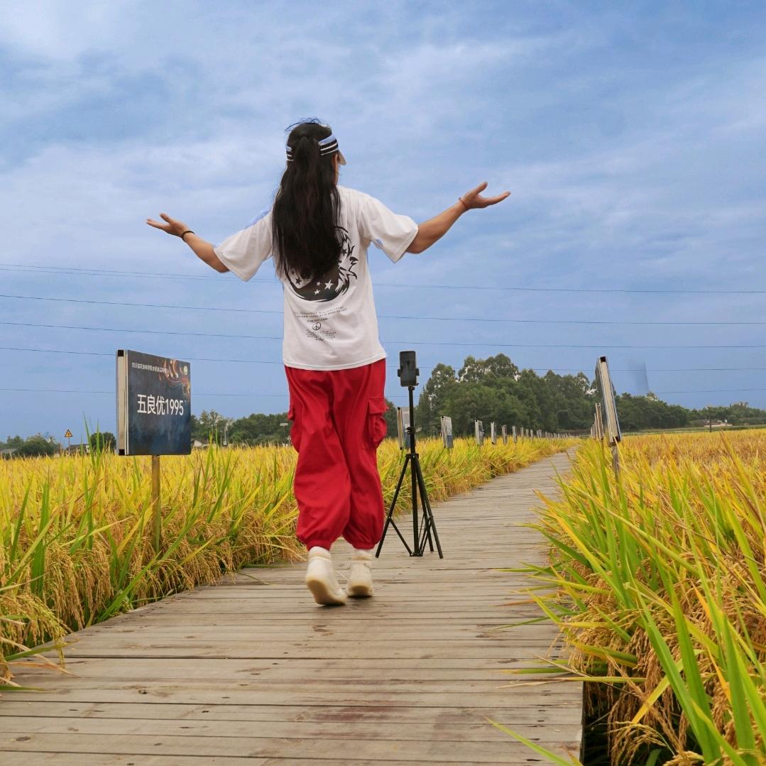 李艳桃广场舞