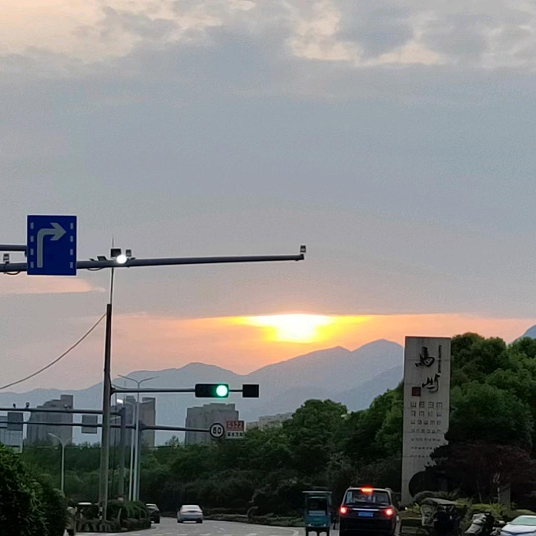 瞎 闹