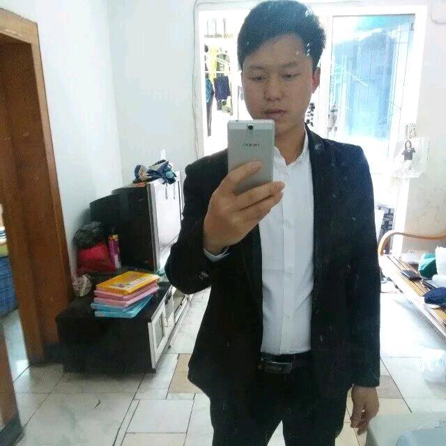 建筑木工，小黄爱钓鱼