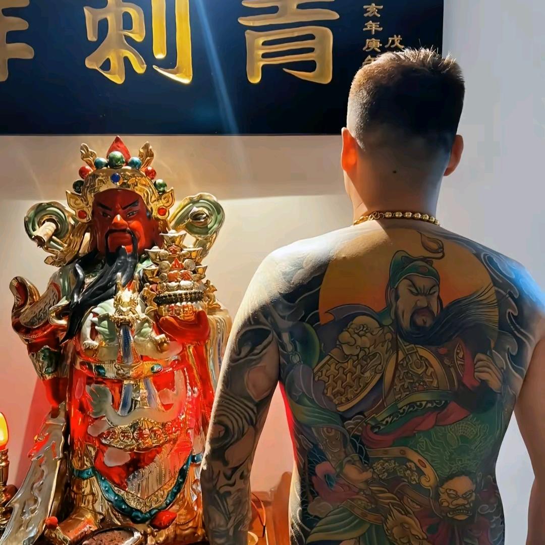 施主請留步