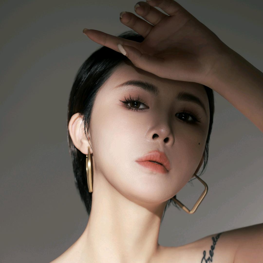 彩妆师龚铭
