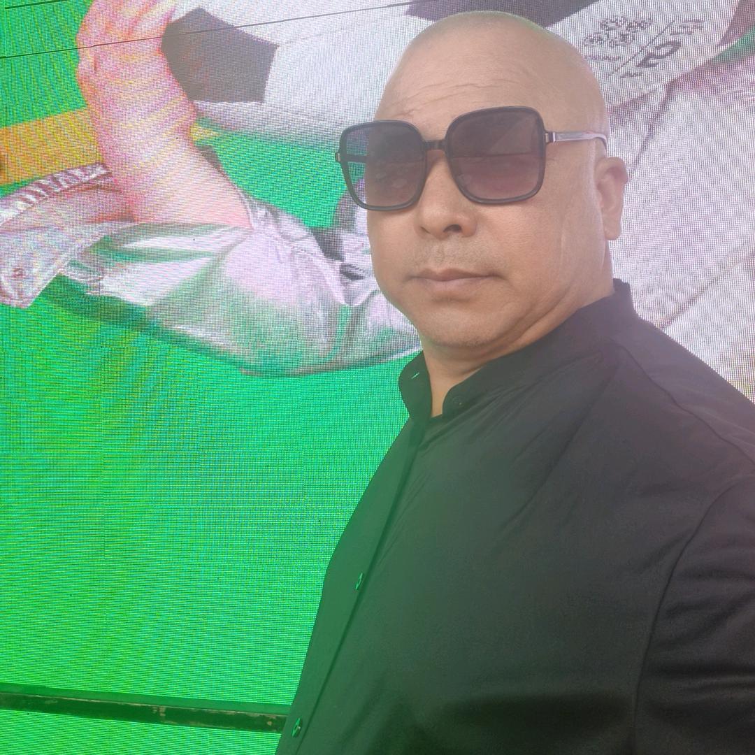 光头磊哥