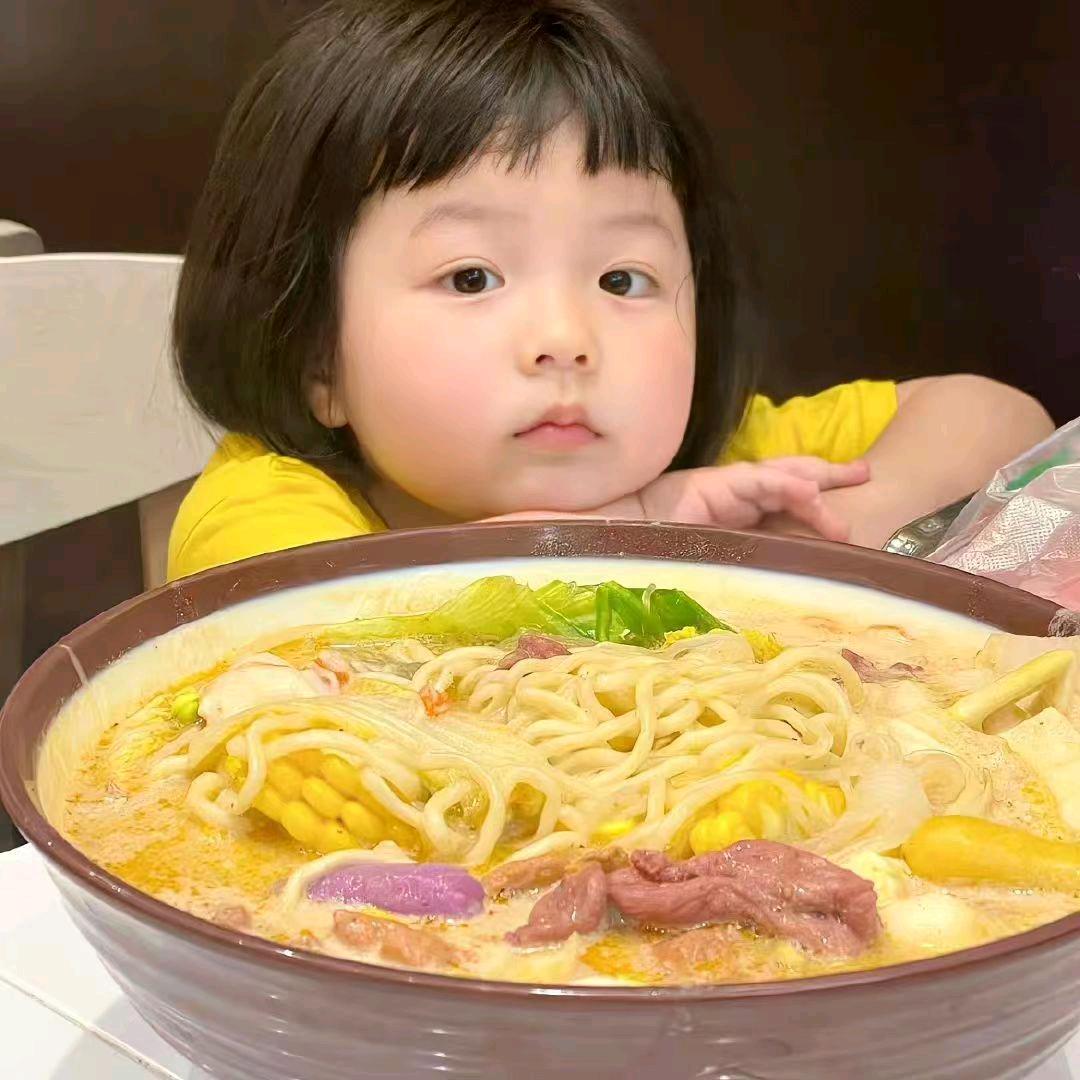 小昭超爱吃
