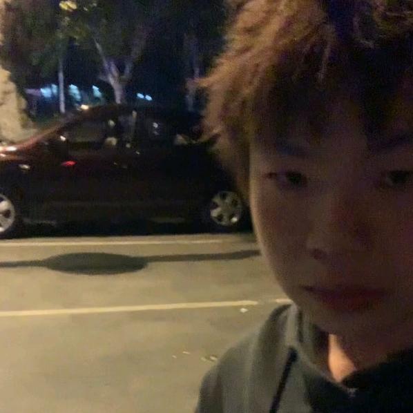 小y^