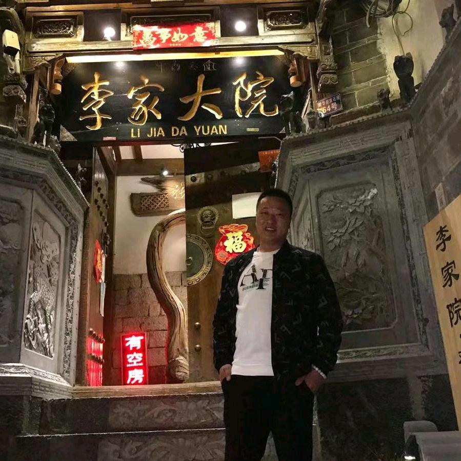 开货车的华仔