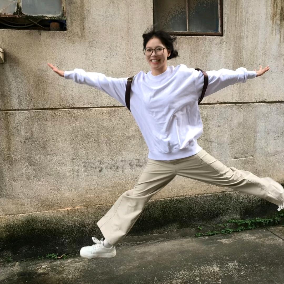 路吸吸.