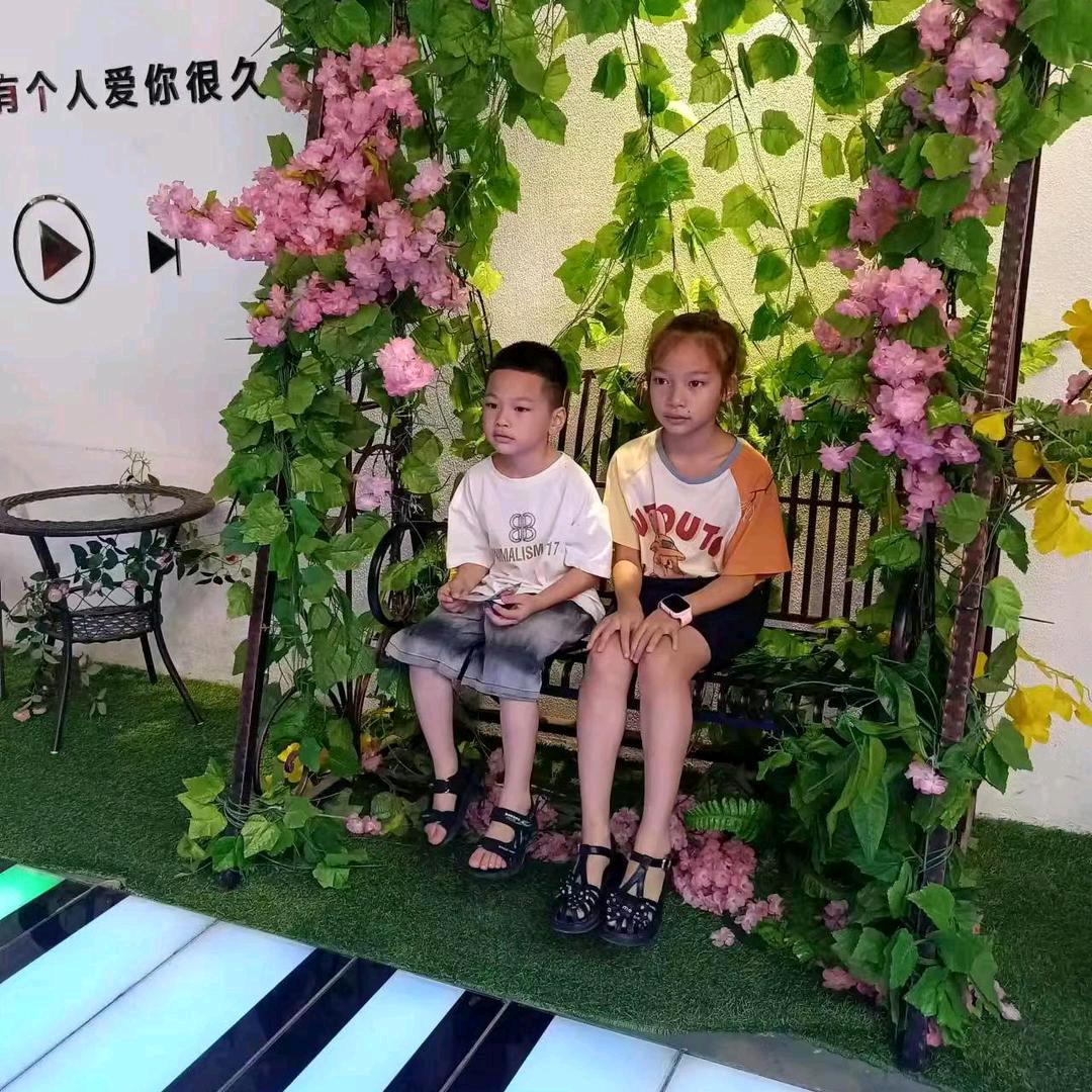 俩个儿子的妈妈，宝贝孙子，孙女的头像