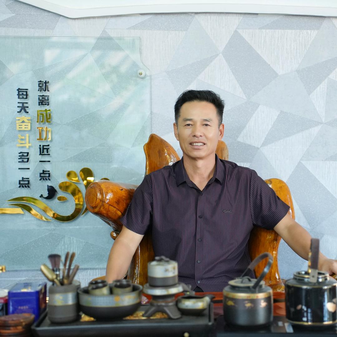 《苗生壮》朱老师，立体种植机；营养基质